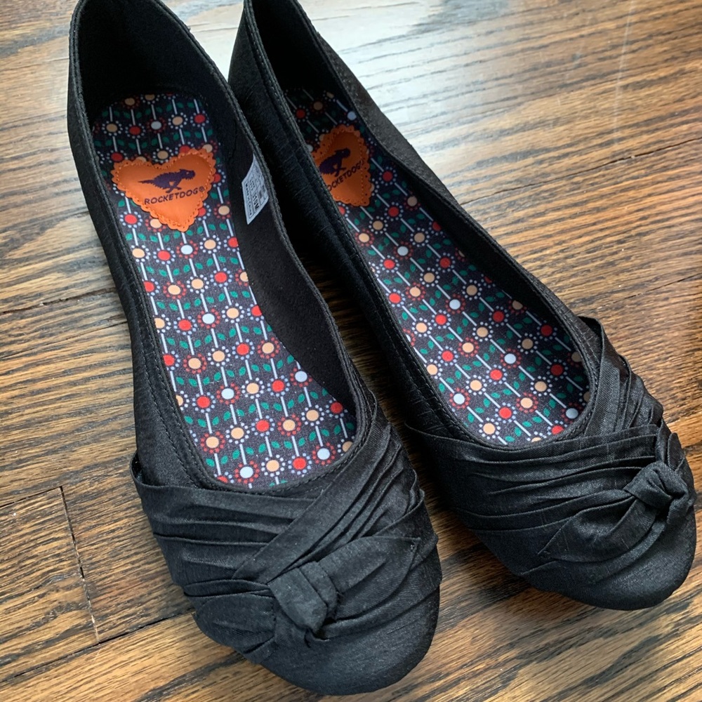 Rocket Dog - black flats